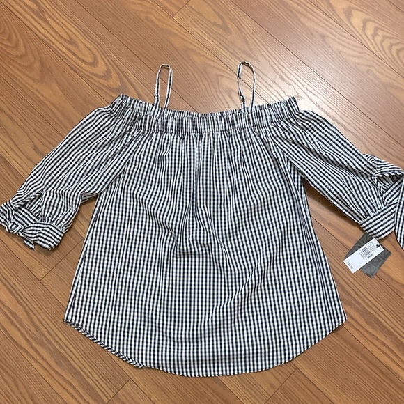 Iz Byer woman’s print off the shoulder back and white 3/4 sleeve cotton top - Picture 15 of 16